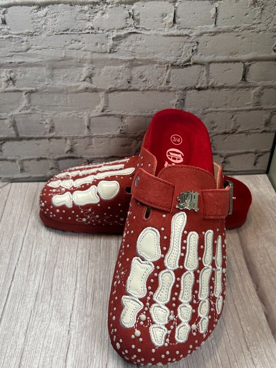 OCTAVIOUS MARKS RED PEARL UNISEX CLOG: 3/4 main image 6